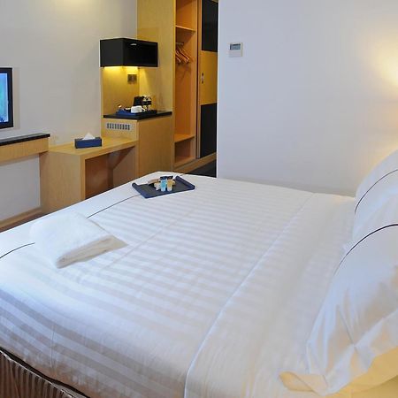 Hotel Granada Джохор Бахру Екстериор снимка