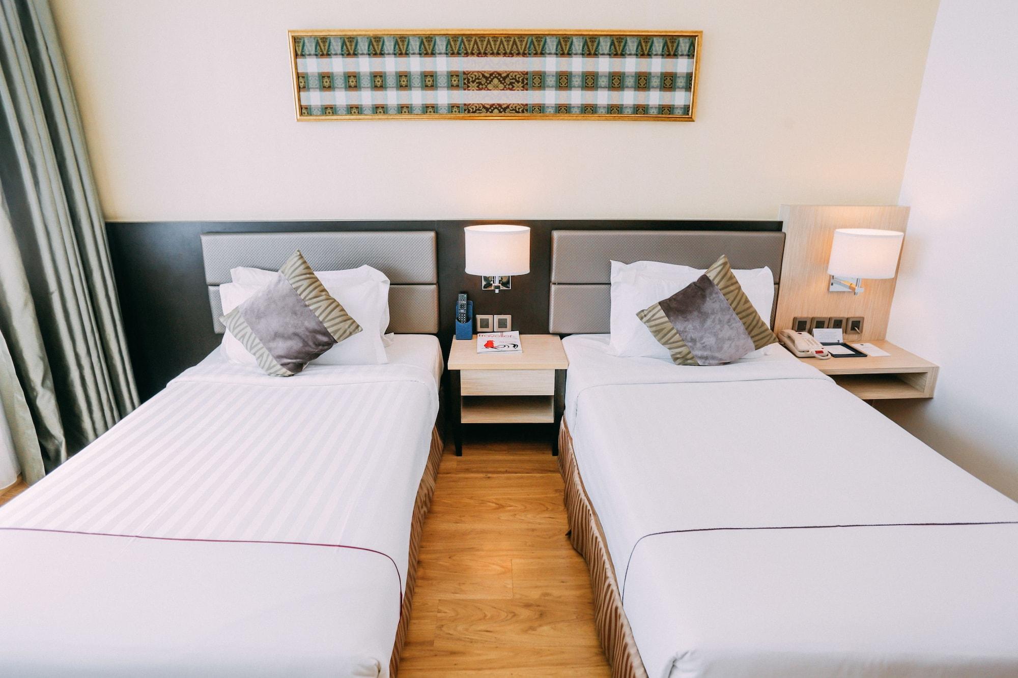 Hotel Granada Джохор Бахру Екстериор снимка