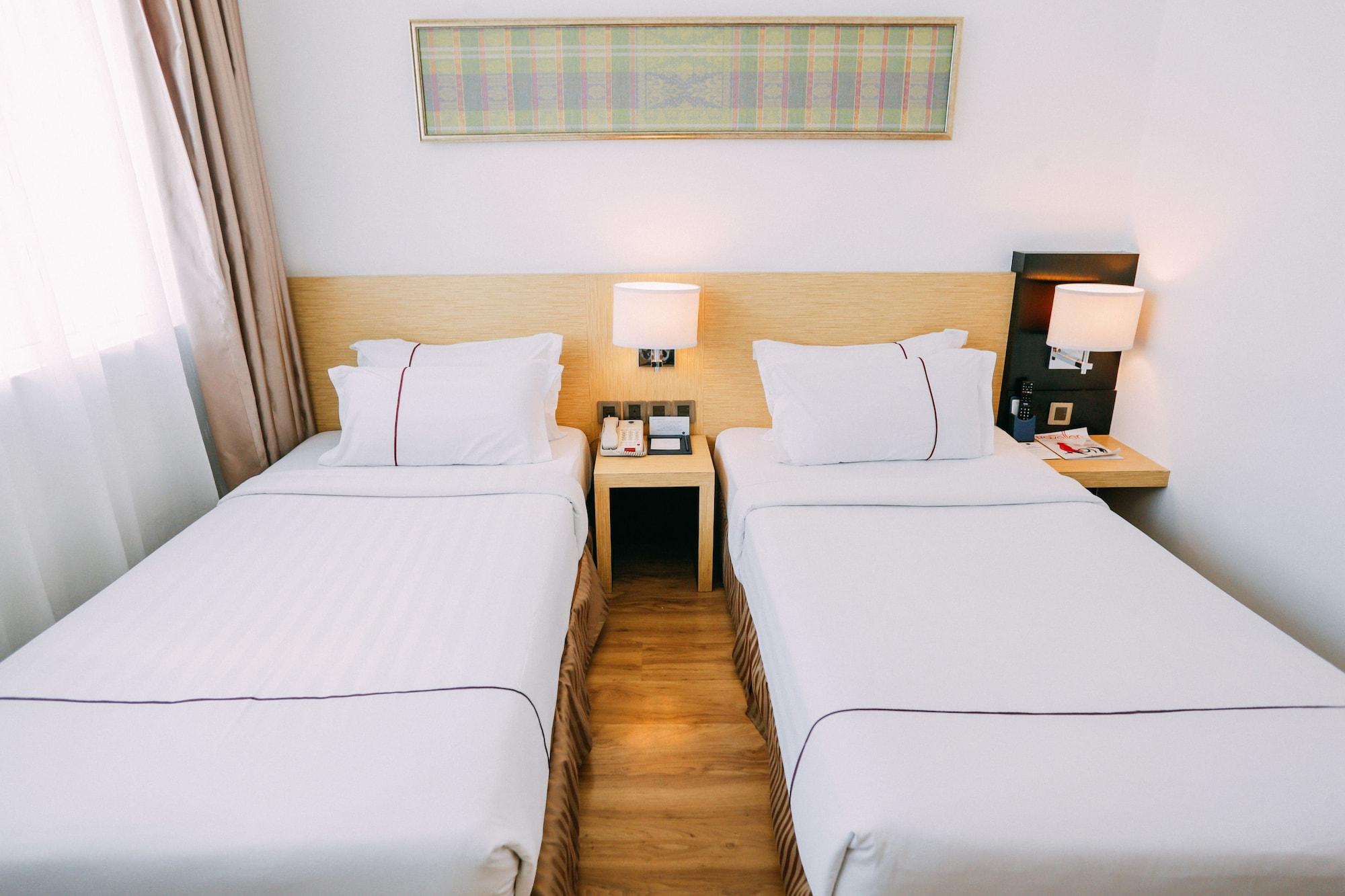 Hotel Granada Джохор Бахру Екстериор снимка