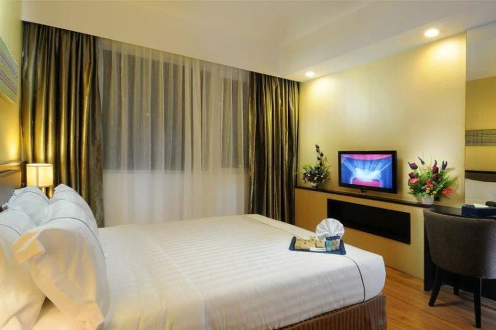 Hotel Granada Джохор Бахру Екстериор снимка