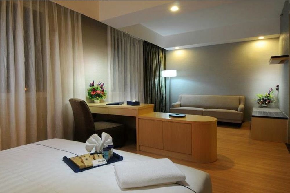 Hotel Granada Джохор Бахру Екстериор снимка